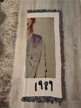 Taylor Swift 1989 Tapestry Fringe Throw Blanket